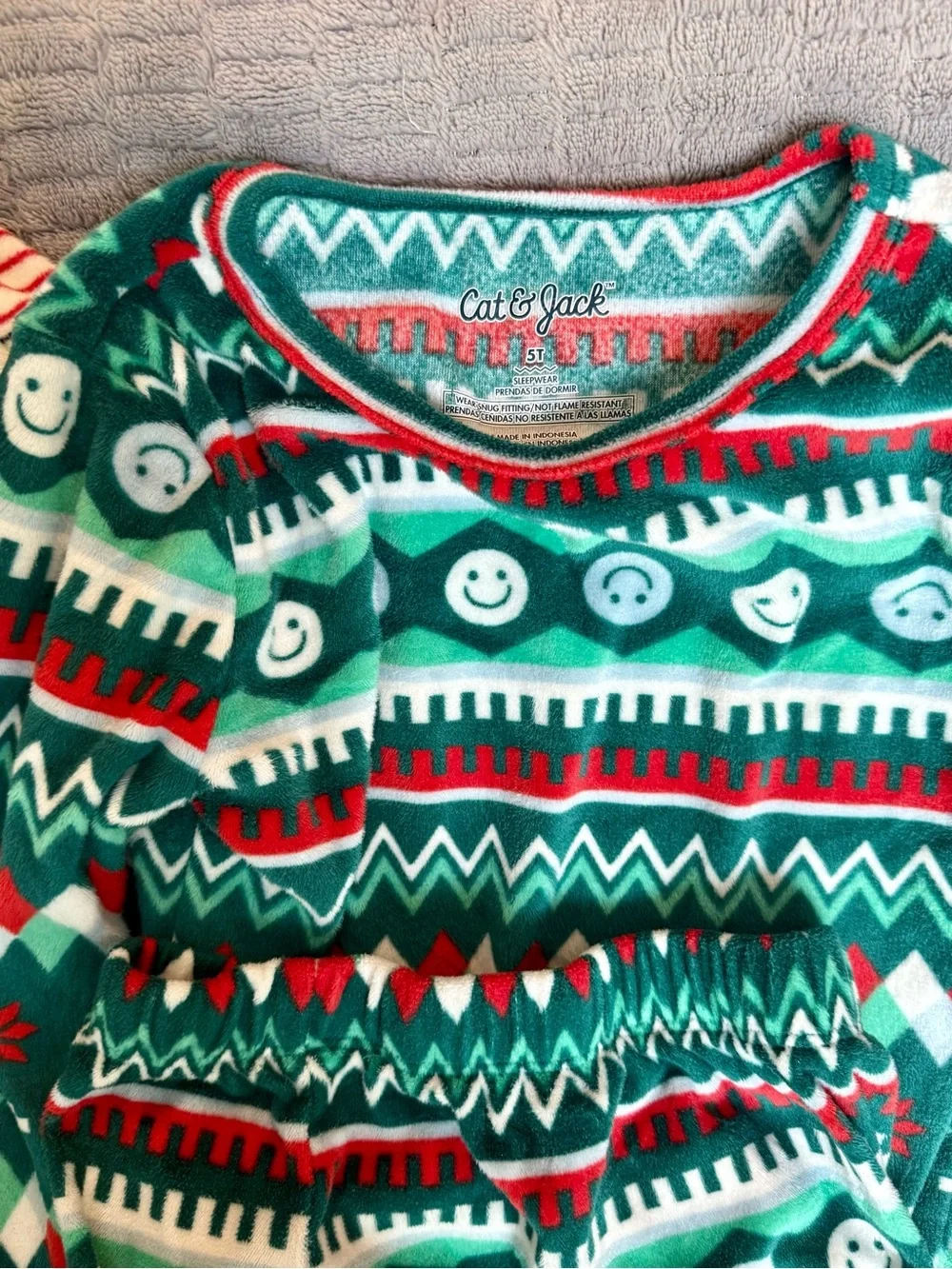 Cat & Jack Cream Popcorn & Green Holiday Patterned Kids Pajama Set